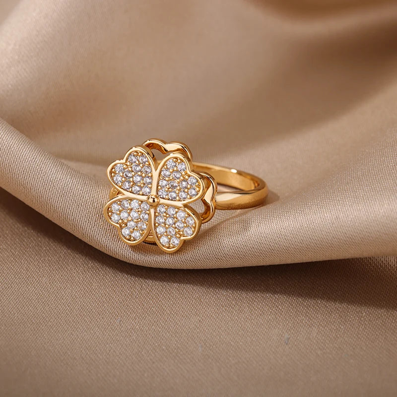 Vera Serenity Clover Spinner Ring