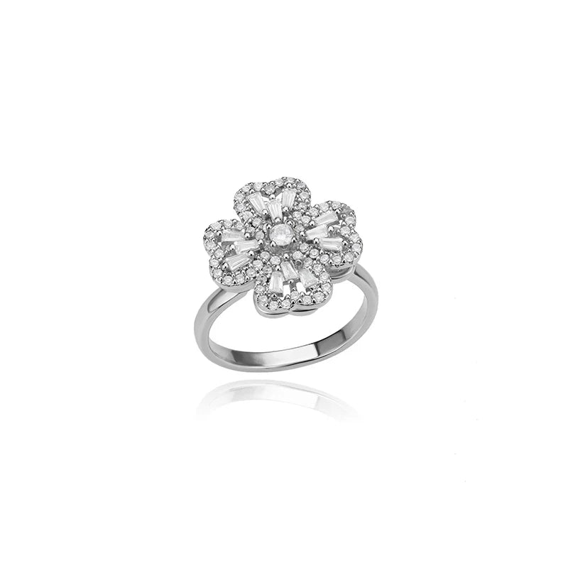 Vera Serenity Clover Spinner Ring